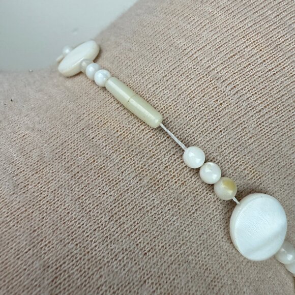 Vintage Circle Mother of Pearl Beaded Necklace Barrel Clasp 17" - Picture 4 of 6